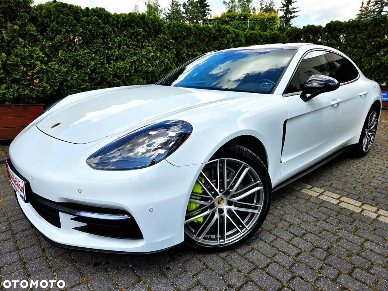 Porsche Panamera 4 Platinum Edition - 2