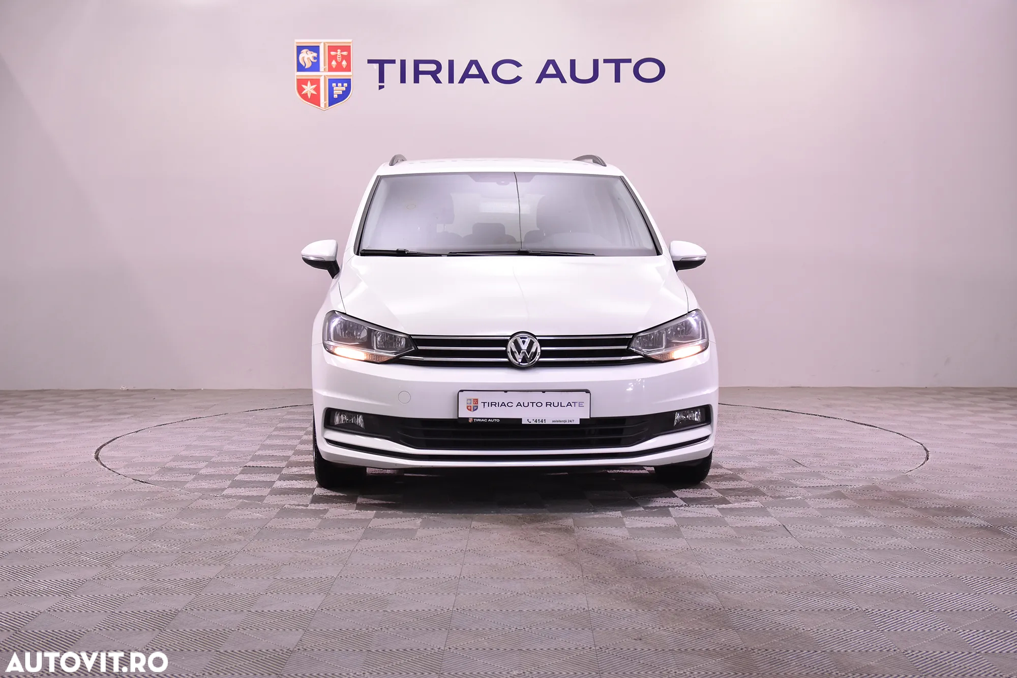 Volkswagen Touran - 8
