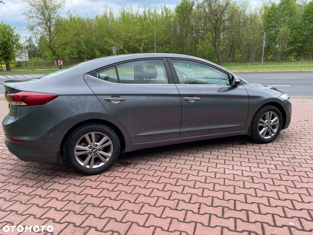 Hyundai Elantra 1.6 Classic Plus - 11
