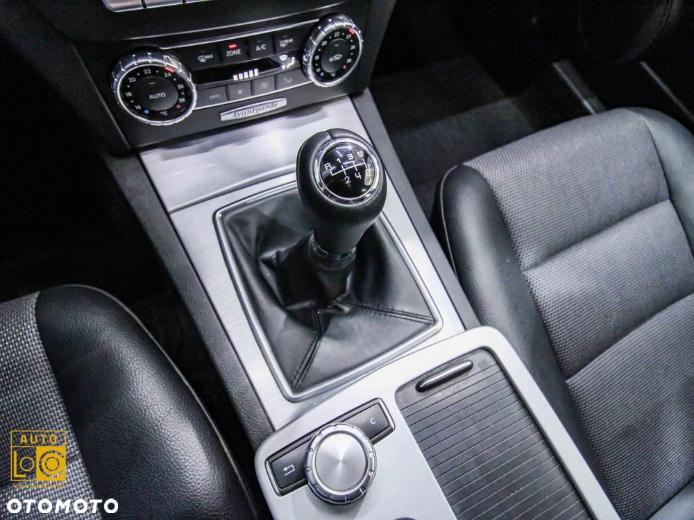 Mercedes-Benz Klasa C 180 CGI BlueEff Avantgarde - 21