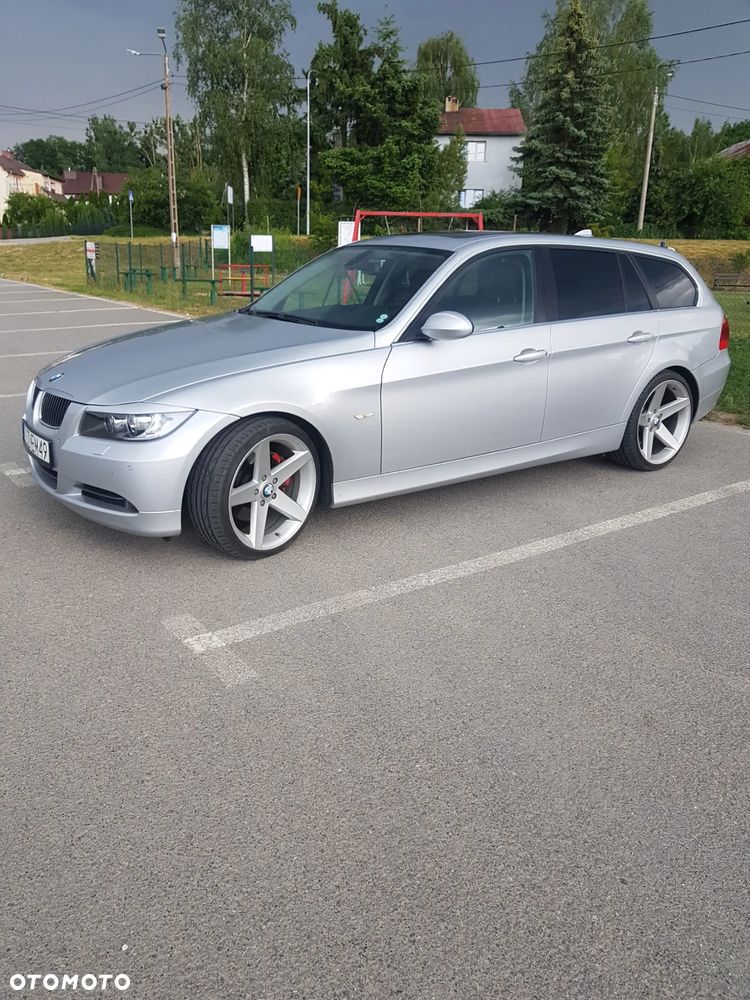 BMW Seria 3 330xi Touring - 1
