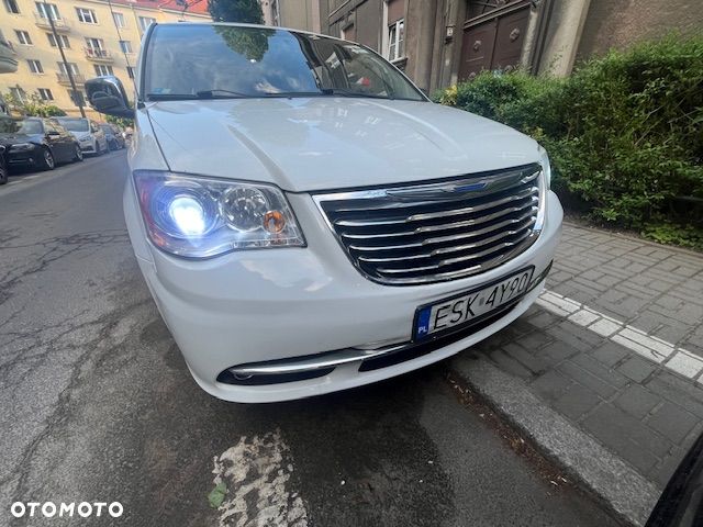 Chrysler Town & Country 3.6 Limited - 34