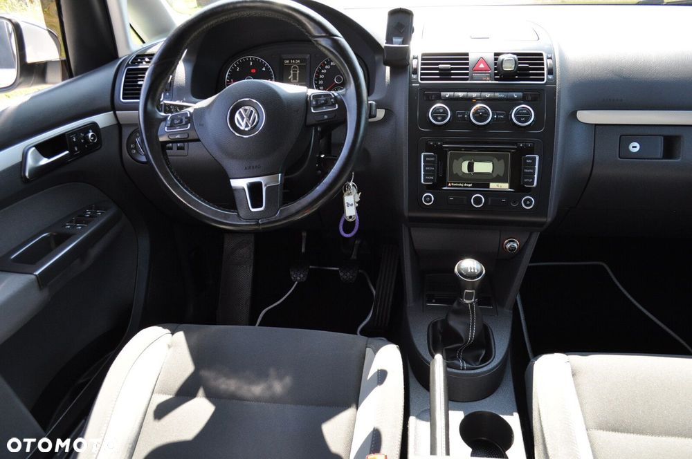 Volkswagen Touran - 10