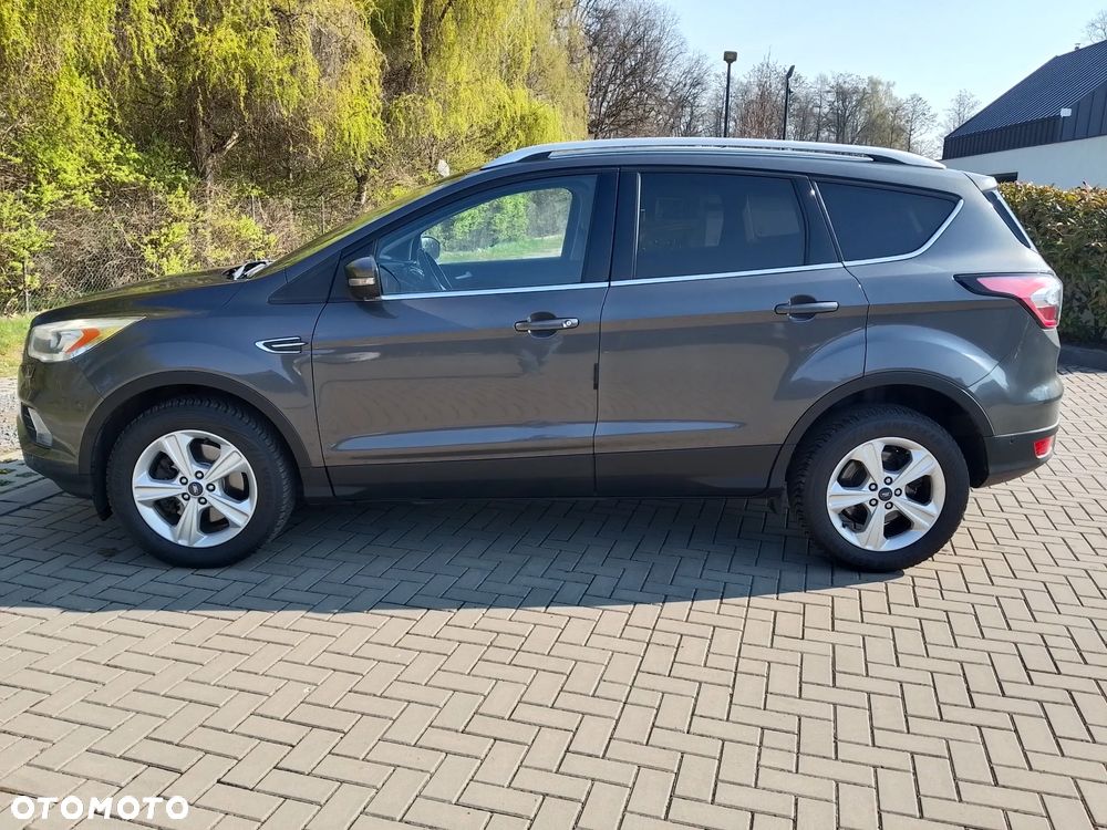Ford Kuga 2.0 TDCi 2x4 Titanium - 5