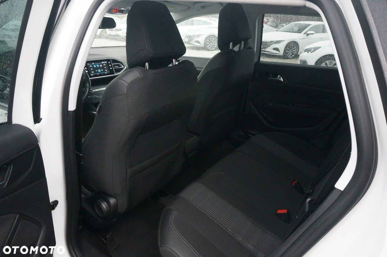 Peugeot 308 1.5 BlueHDi Allure Pack S&S EAT8 - 24