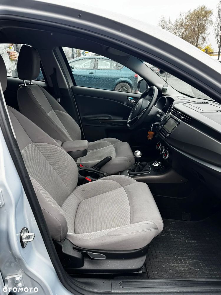 Alfa Romeo Giulietta 1.6 JTDM 16V - 11