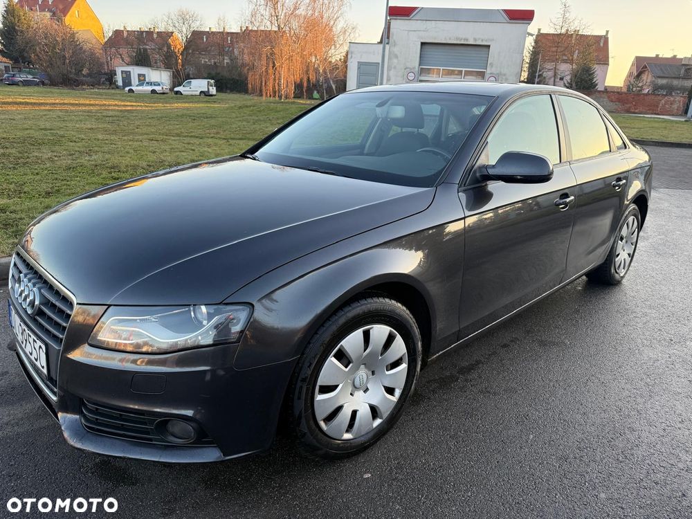 Audi A4 Limousine - 1