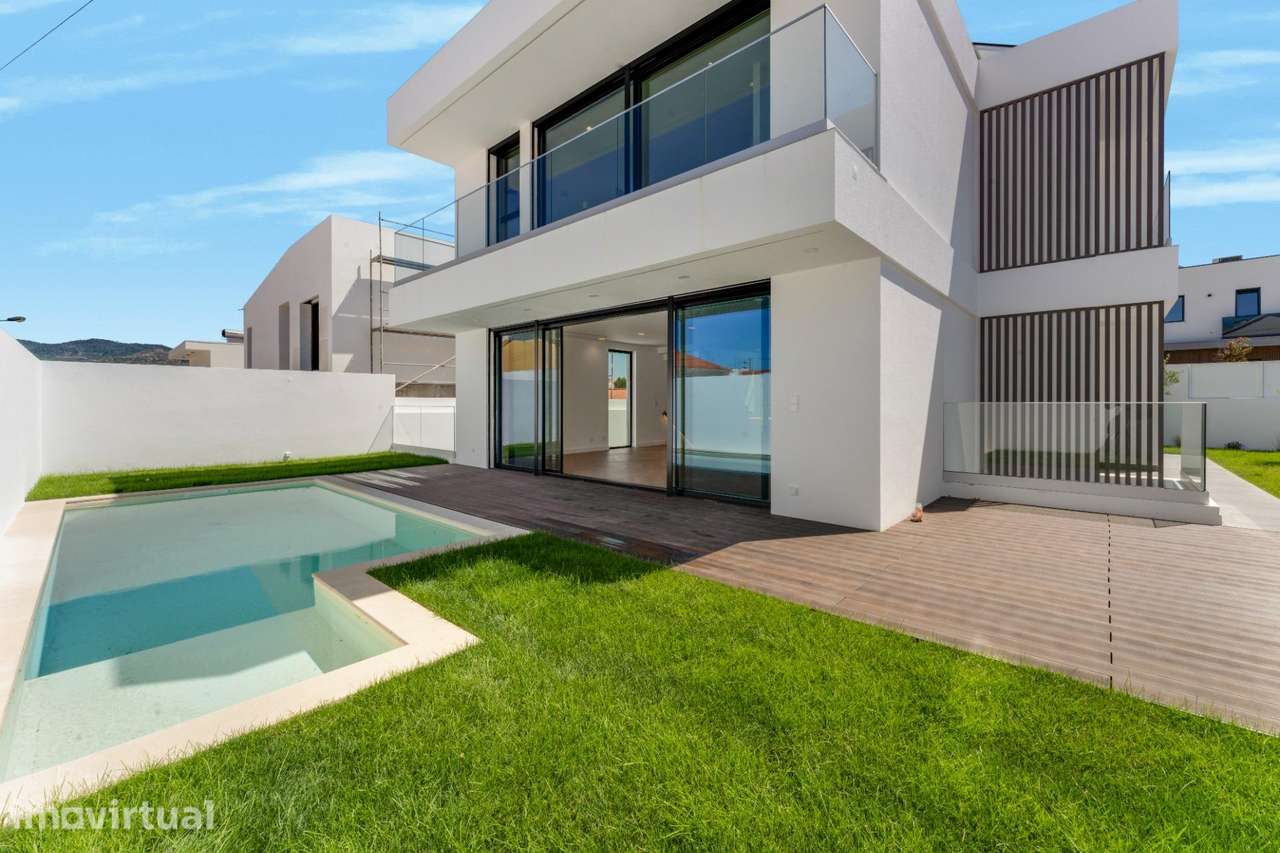Moradia T4 Independente com Piscina e 4 Suites em Alcabideche, Cascais - Grande imagem: 2/48