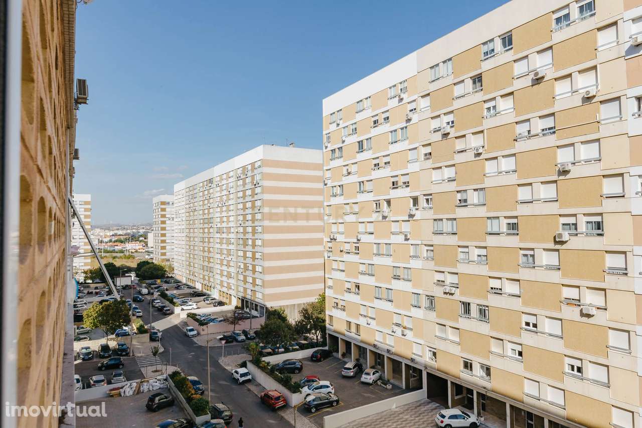 T4 Espaçoso na Portela – Com Parqueamento e Arrecadação - Grande imagem: 3/26