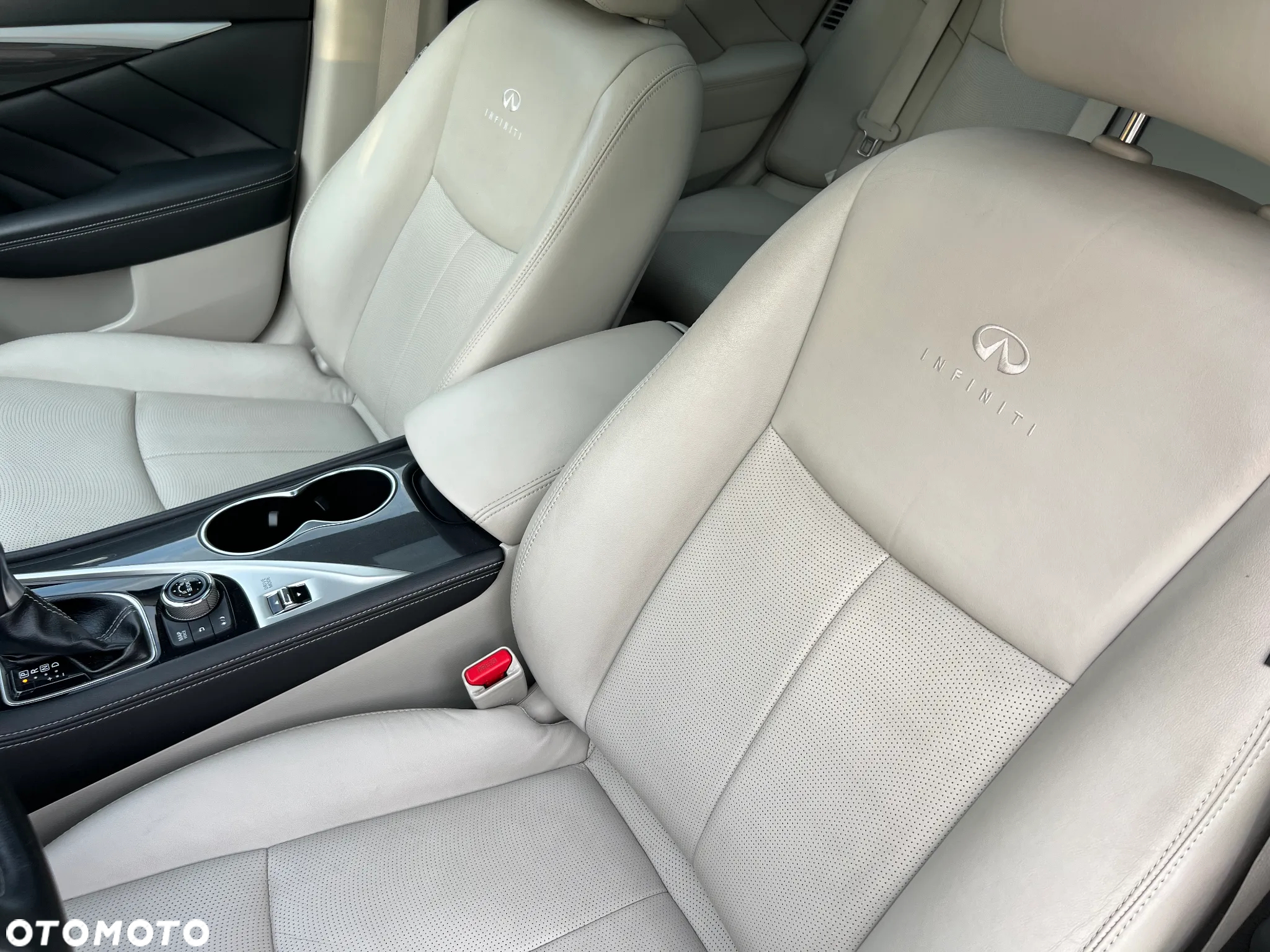 Infiniti Q50 Hybrid Premium - 16