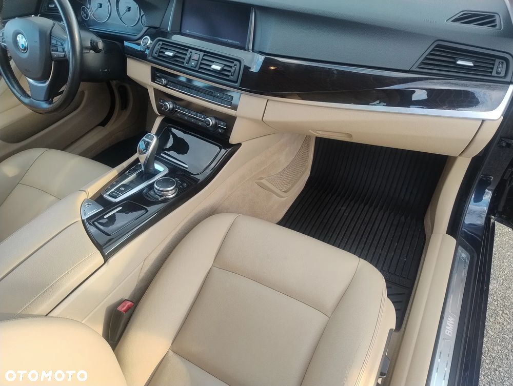 BMW Seria 5 528i Luxury Line - 38
