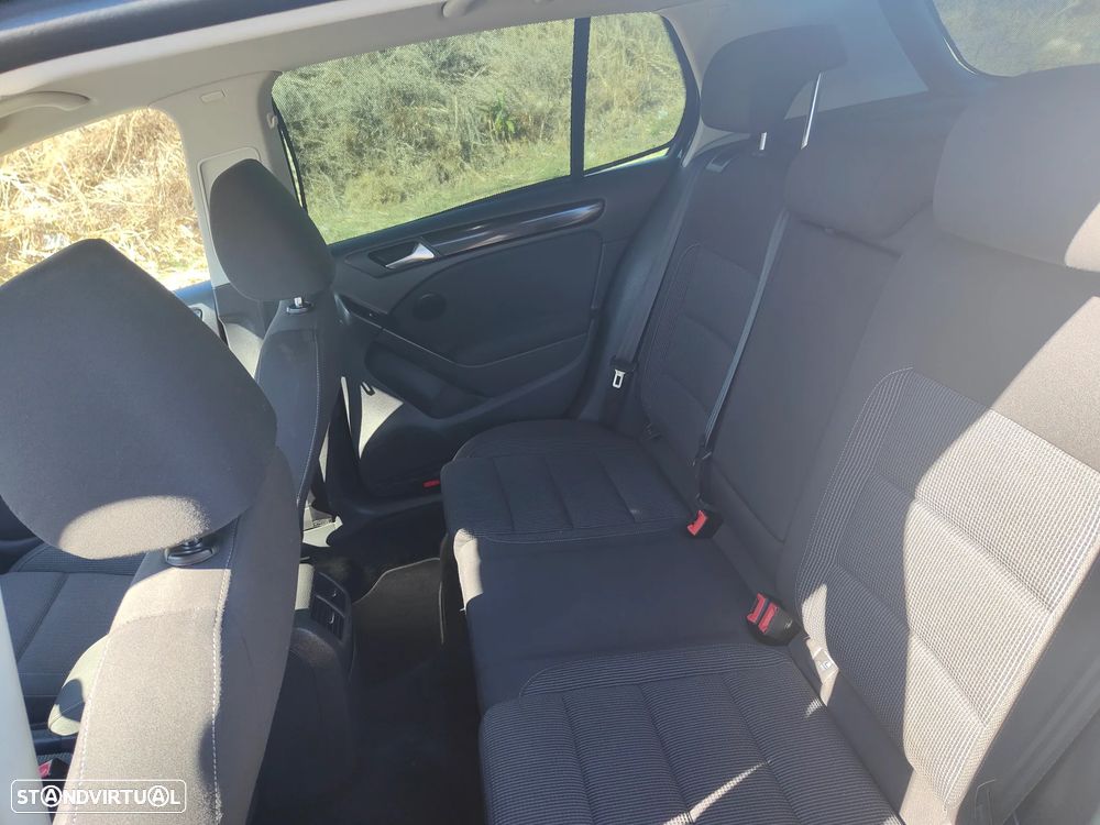 VW Golf 2.0 TDi DPF Highline - 16