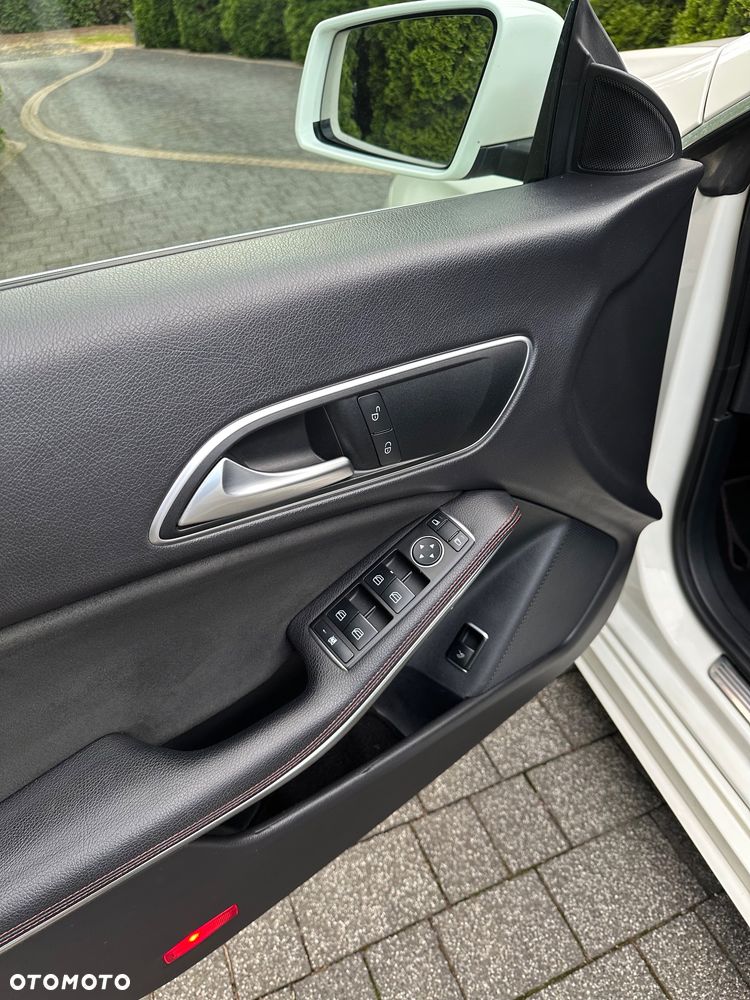 Mercedes-Benz CLA 200 7G-DCT - 13