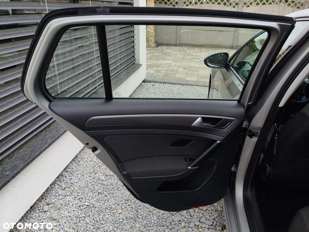 Volkswagen Golf - 20