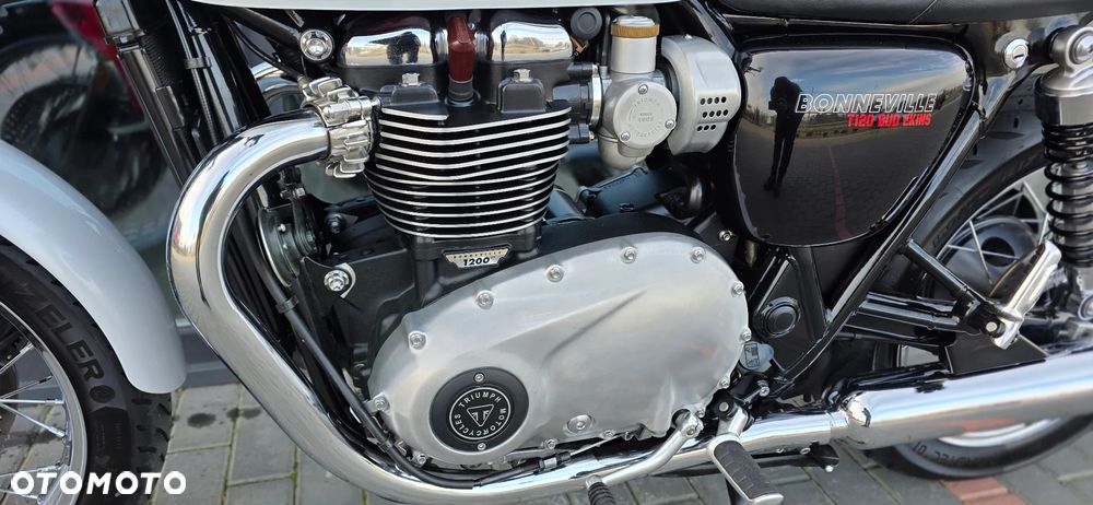 Triumph Bonneville - 36