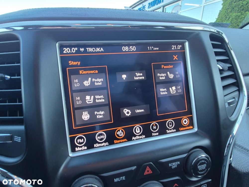 Jeep Grand Cherokee - 26