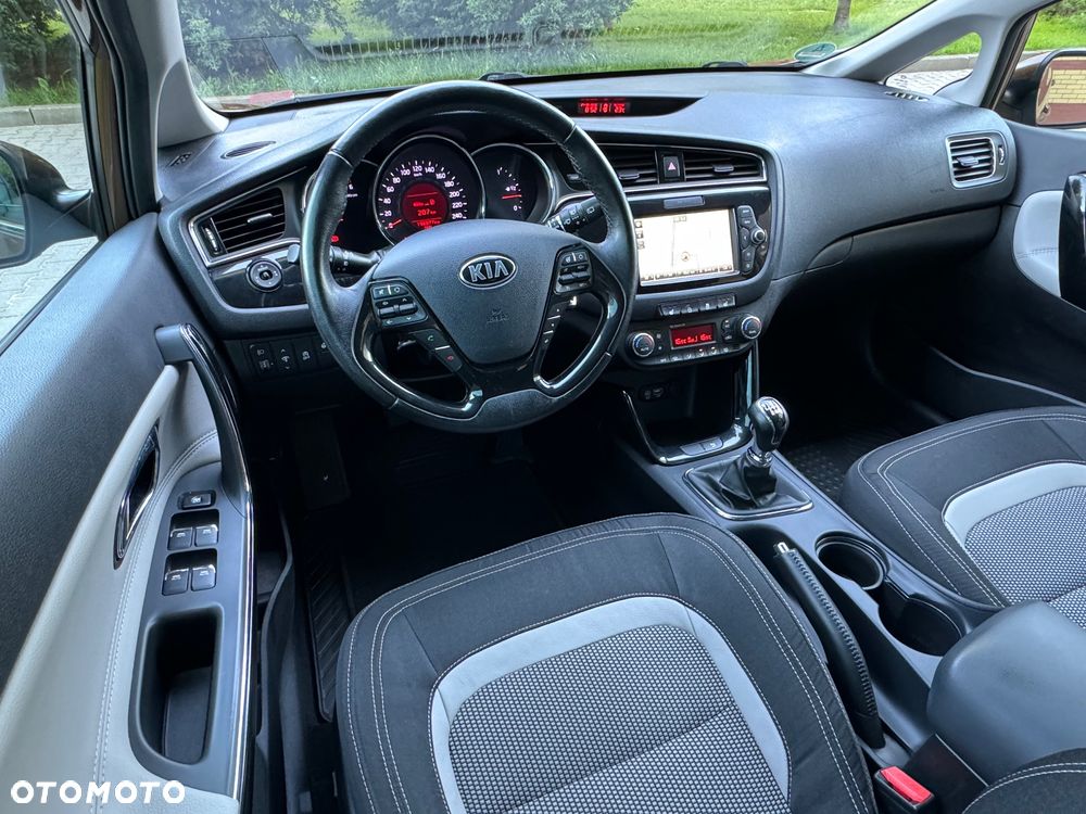Kia Ceed 1.6 CRDi 136 ISG Dream-Team Edition - 18