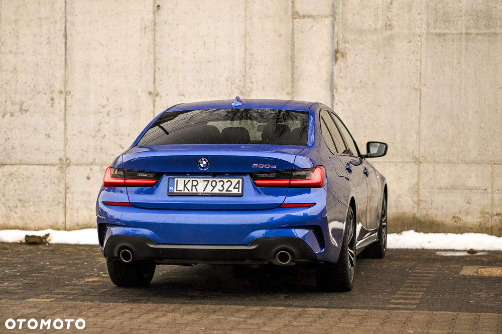 BMW Seria 3 330e M Sport - 15
