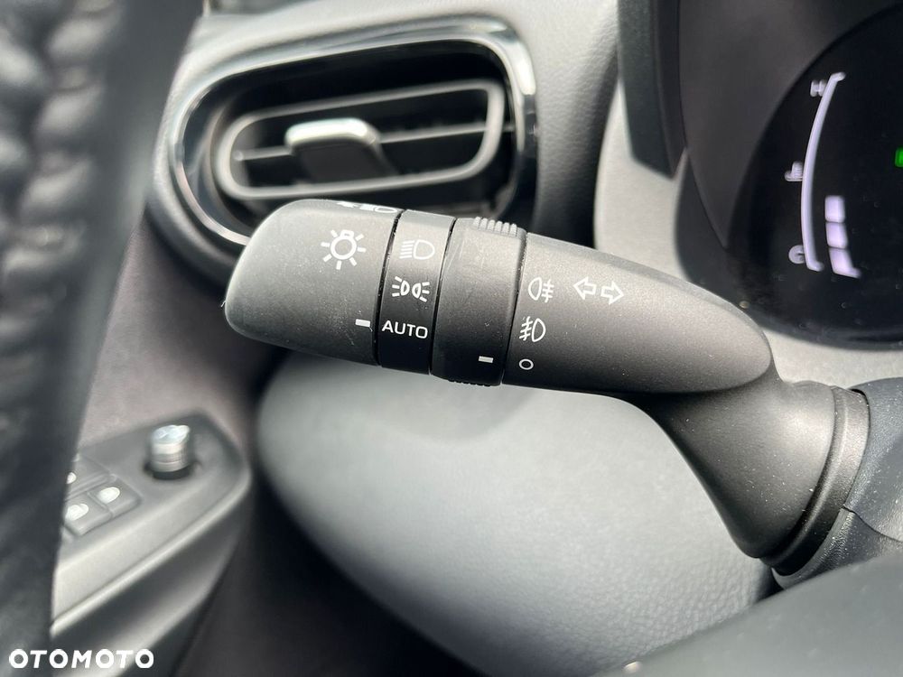 Toyota Yaris Hybrid 1.5 Style - 28