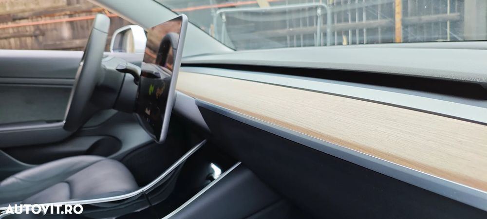 Tesla Model 3 Standard Reichweite Plus Hinterradantrieb - 24