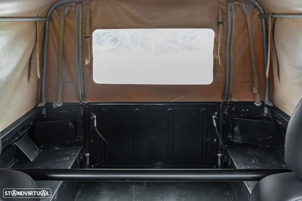 Land Rover Defender - 11