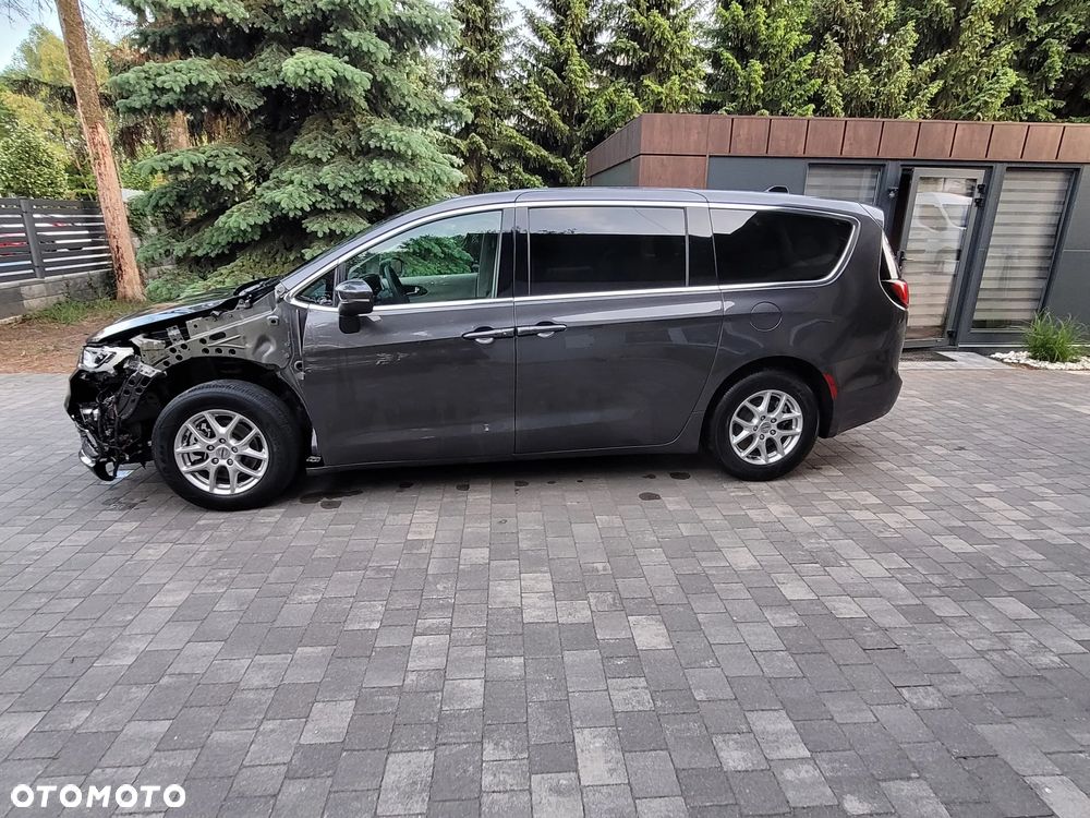 Chrysler Pacifica - 8