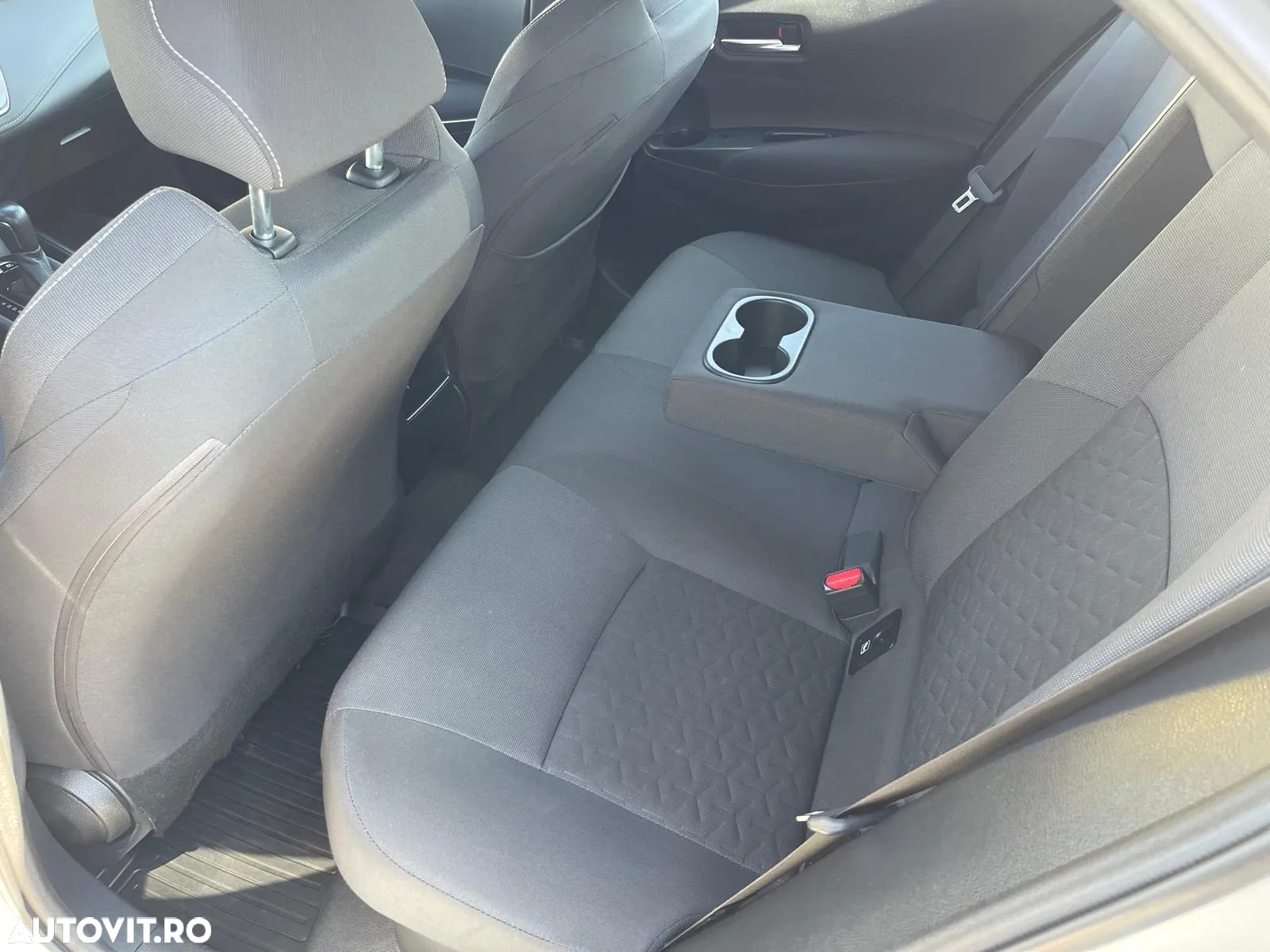Toyota Corolla 1.8 HSD Dynamic - 10
