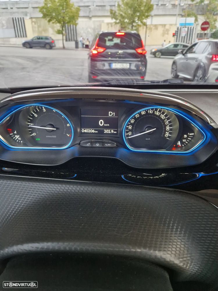 Peugeot 2008 1.2 PureTech Allure EAT6 - 13