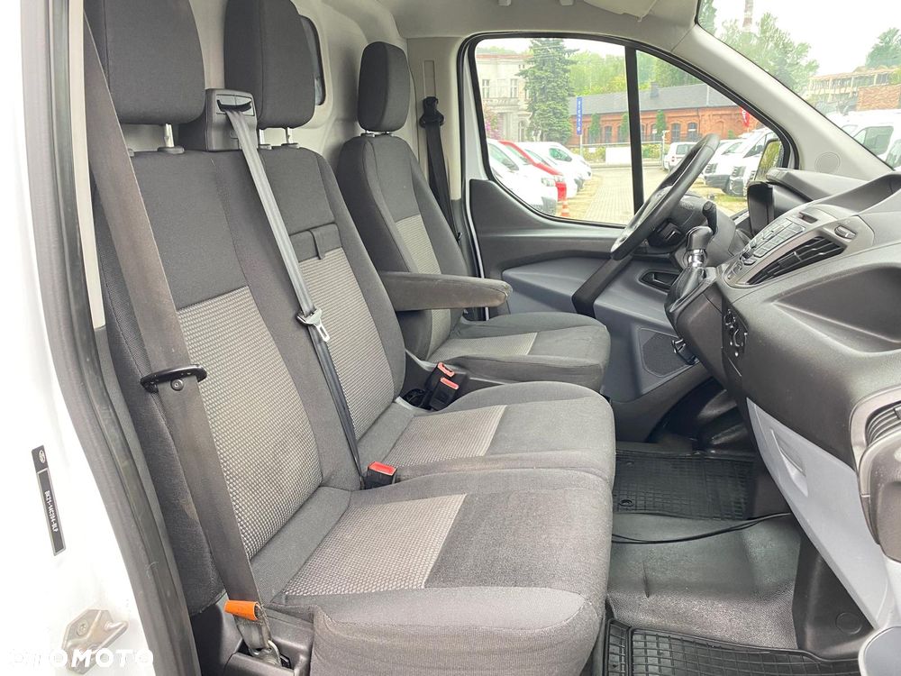 Ford TRANSIT CUSTOM - 18