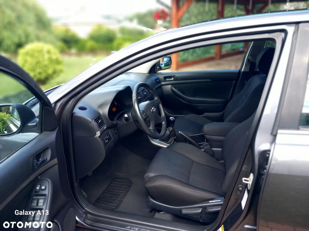 Toyota Avensis 2.0 VVT-i Travel - 14