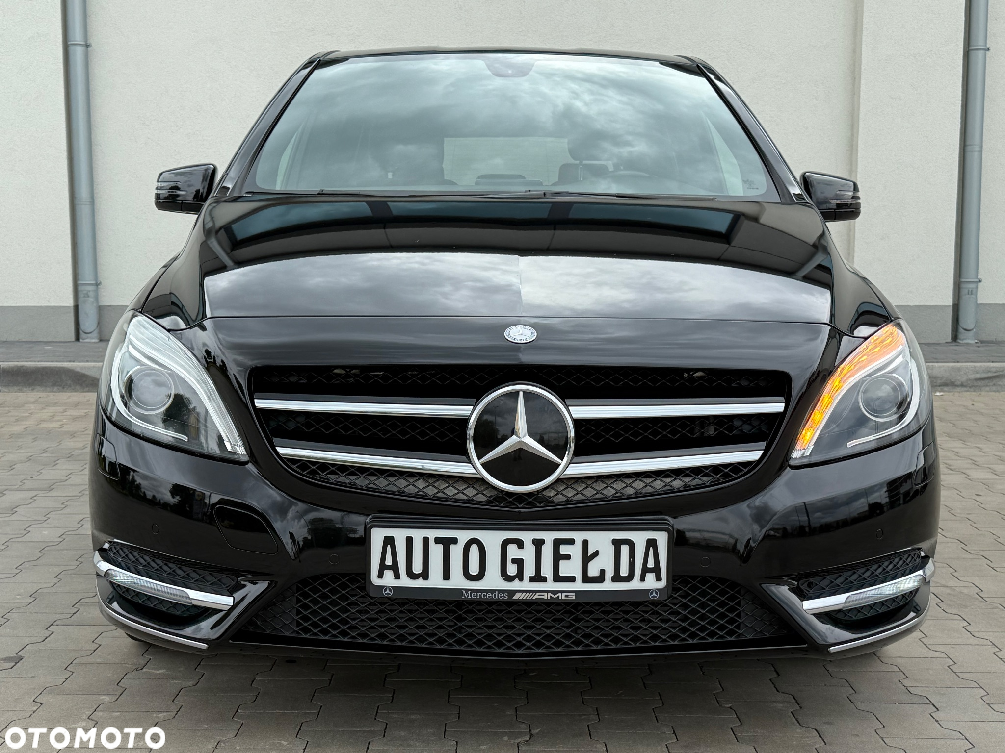 Mercedes-Benz Klasa B 180 UrbanStyle Edition - 36