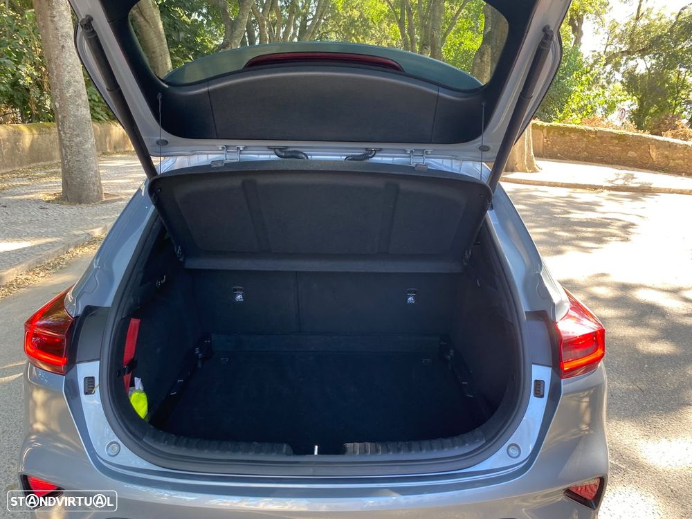 Kia XCeed 1.6 CRDi Tech+SRF - 19