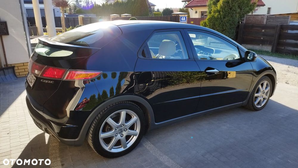 Honda Civic 1.8 Executive NAVI - 35