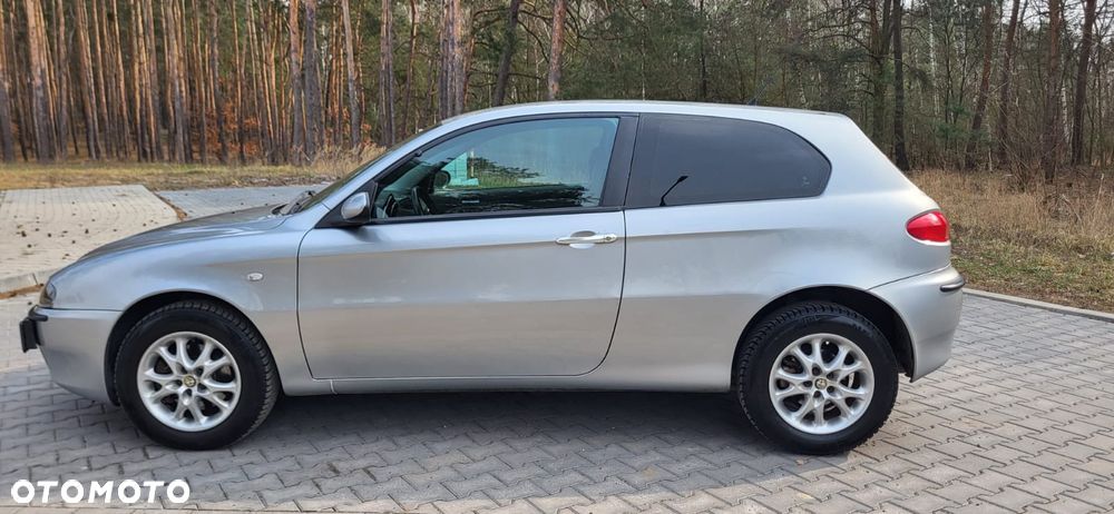 Alfa Romeo 147 1.9 JTD 16V Distinctive - 14