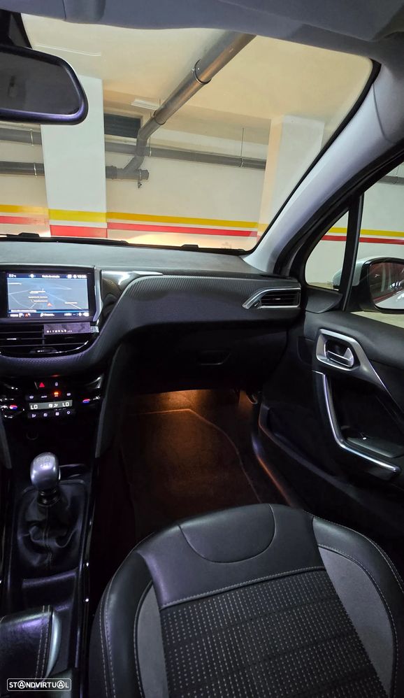 Peugeot 2008 1.2 PureTech Allure - 8