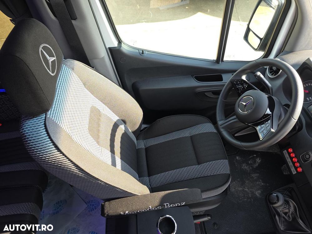 Mercedes-Benz Sprinter 517 - 19