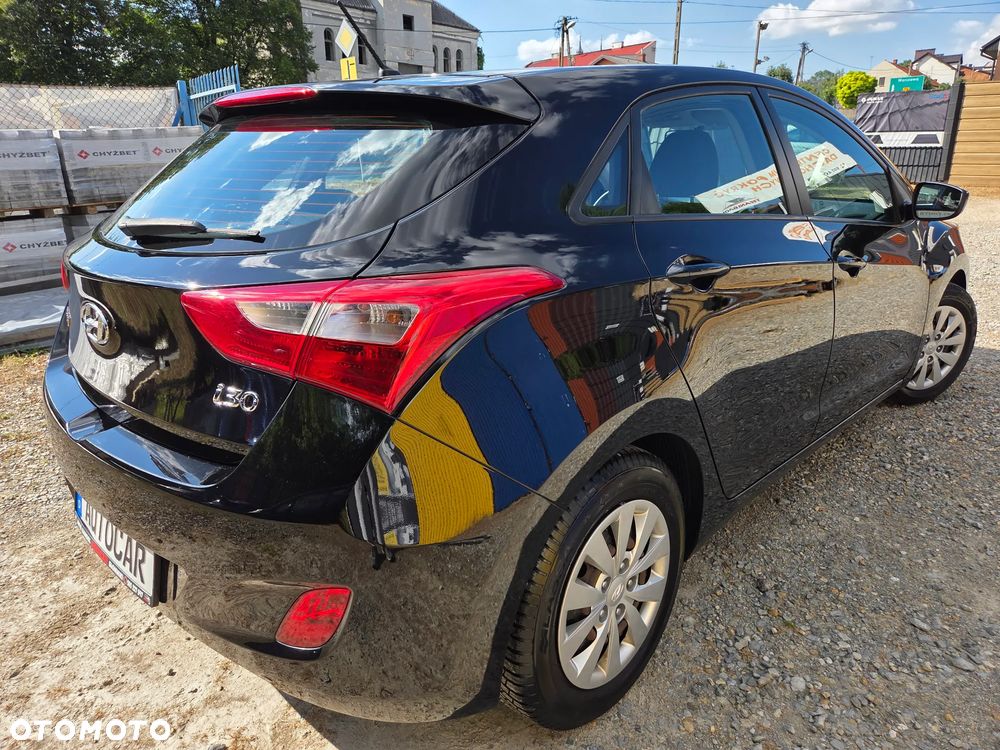 Hyundai i30 blue 1.4 Passion - 12