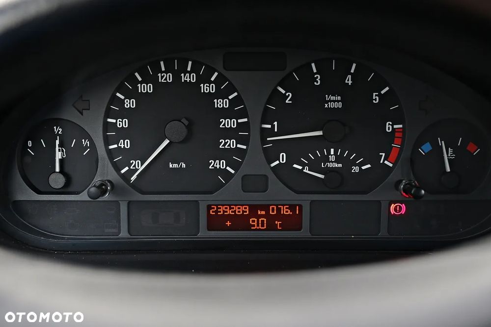 BMW Seria 3 320i - 31