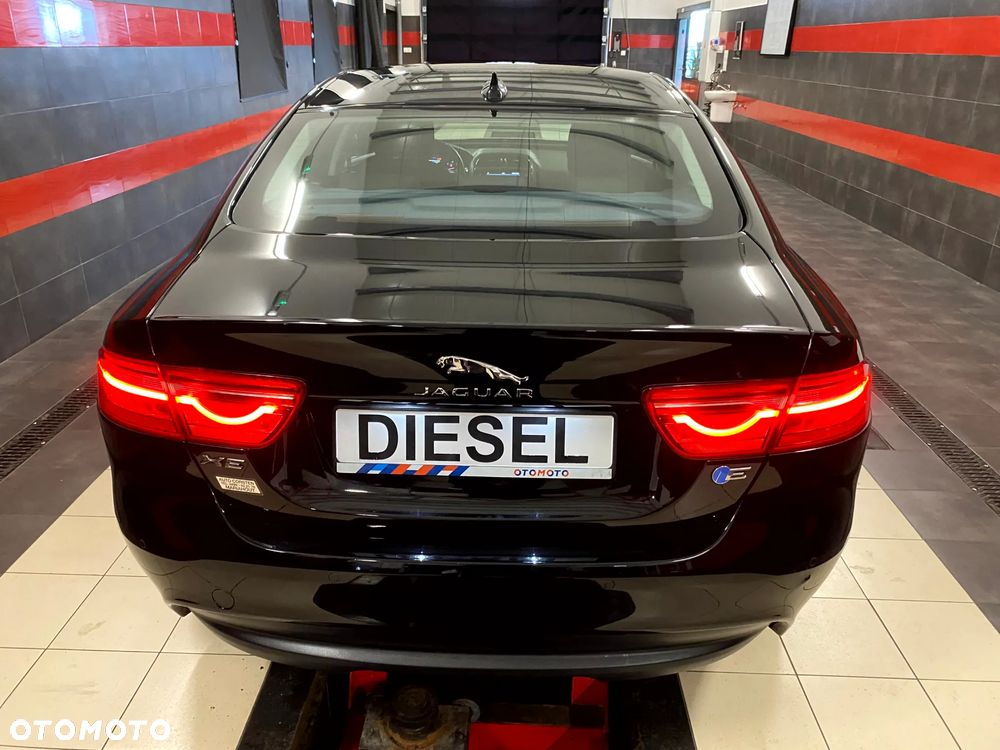 Jaguar XE 2.0 D Prestige - 7