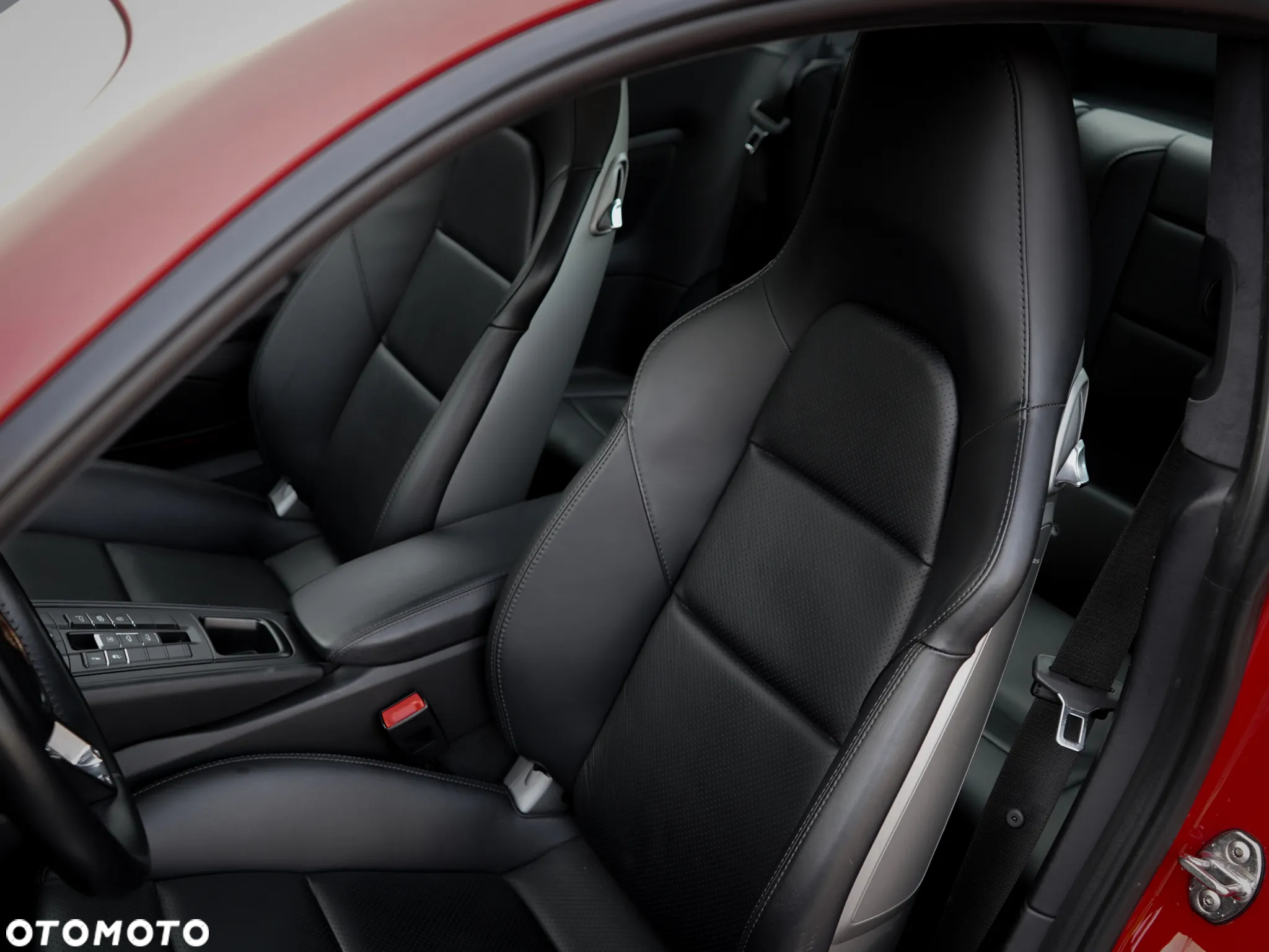 Porsche 911 Carrera 4 GTS PDK - 23