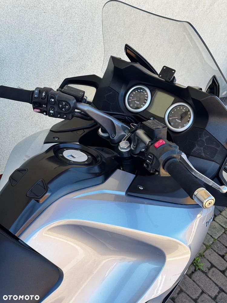 Triumph Inny - 10