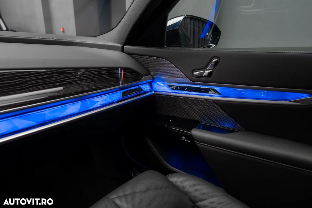 BMW Seria 7 740d xDrive MHEV - 13
