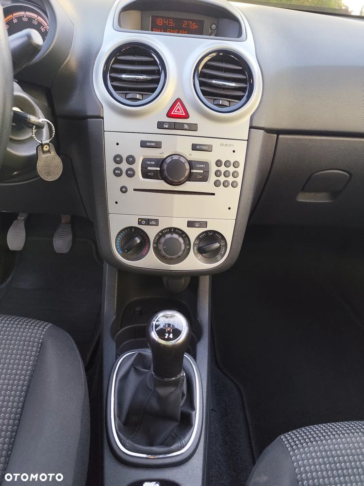 Opel Corsa 1.2 16V Cosmo - 9