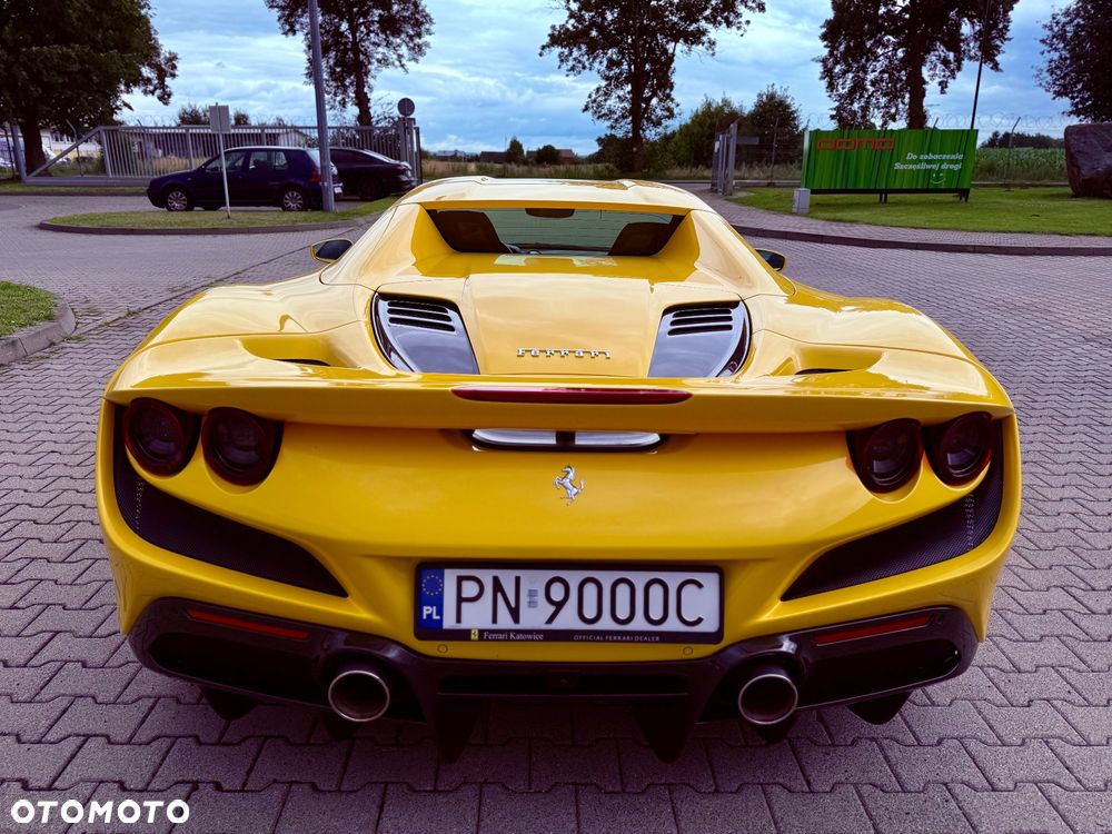Ferrari F8 Spider - 8