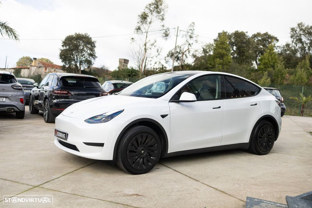 Tesla Model Y Standard RWD - 4