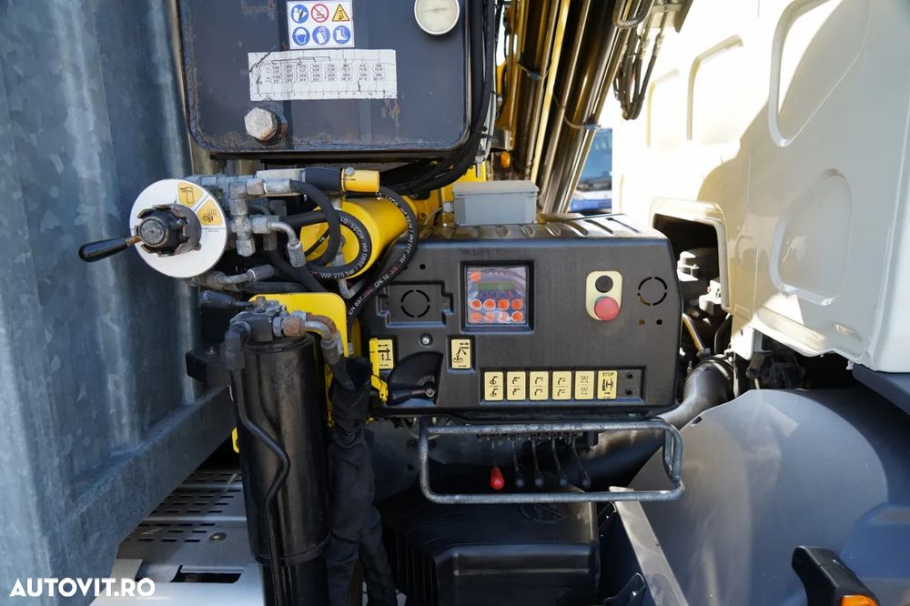 DAF LF 250 / 4X2 / LIVRARE - 7.30 + HDS HYVA HB 150XE3 / RADIOCOMANDĂ / ROTATOARE / MAX. CAPACITATE DE RIDICARE: 5200 KG / FURCĂ PENTRU PALEȚI / EURO 6 - 20