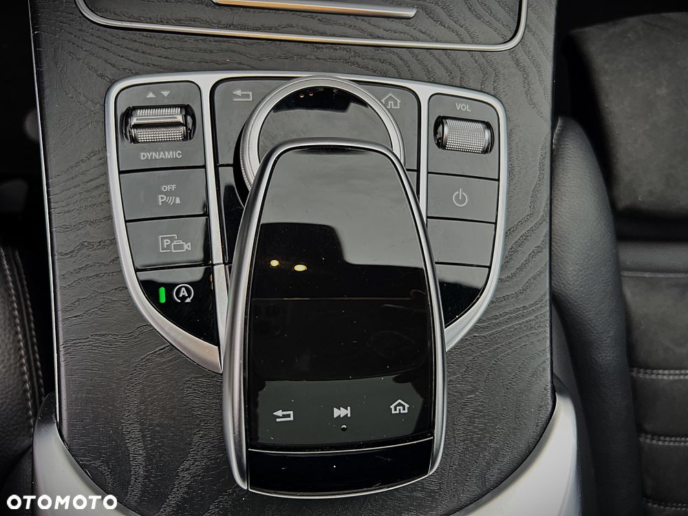 Mercedes-Benz Klasa C 200 4Matic 9G-TRONIC - 25