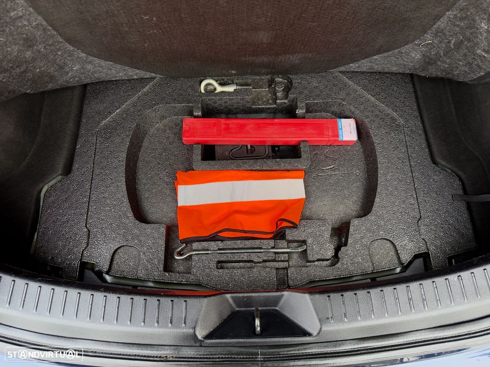 Mazda 3 1.5 Sky-D Excellence Navi - 24