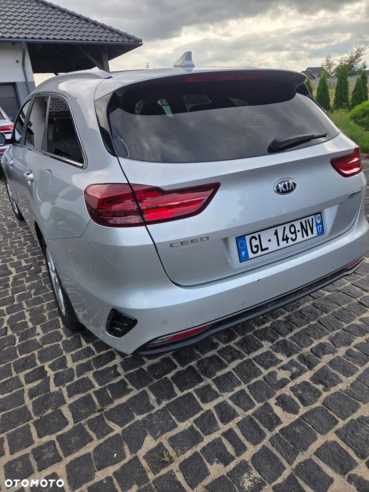 Kia Ceed 1.6 CRDi Eco-Dynamics+ (48V Mild-Hybrid) Platinum Edition - 14