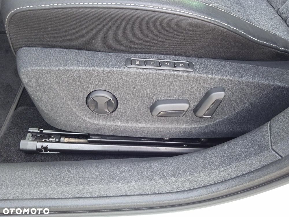 Skoda Octavia 2.0 TDI Sportline DSG - 23